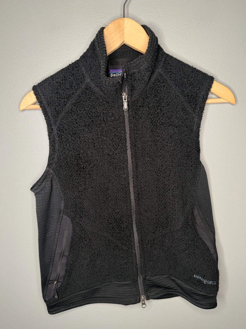 Patagonia R2 Vest - Picture 2 of 10
